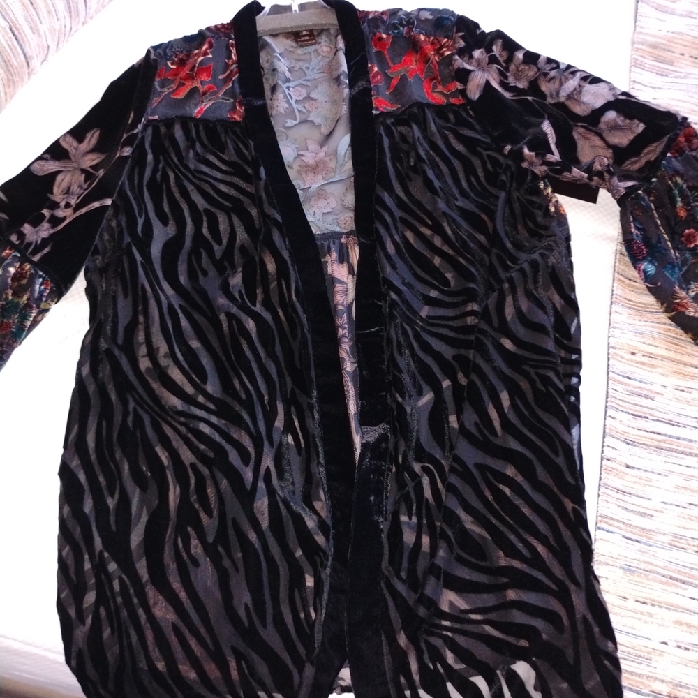 Multiples Velvet Robe with Floral Patterns - Picture 3 of 7